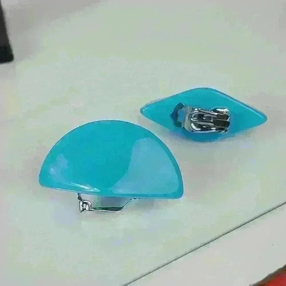 Vintage Blue plastic earrings clip-on style 💙 - Picture 1 of 10